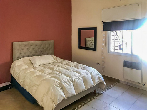 Venta/permuta - Casa De Pasillo Único - 2 Dormitorios - Azcuénaga, Rosario