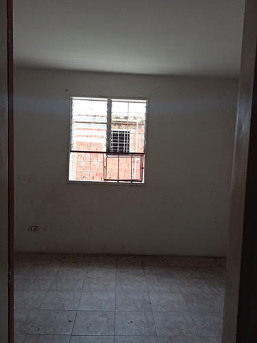 Imagen 8 de 10 de Townhouse Valencia Century 21 El Parral 04244989766 Gm