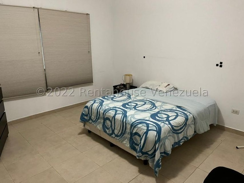 Imagen 12 de 27 de Casa En Venta En Valles De Camoruco Valencia 22-15578 Gerardo Guillén Rentahouse