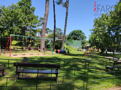 Encantador Apartamento En Arcobaleno, 2 Dormitorios Con Acciones De Piscina, Cochera Y Baulera. Consultenos!