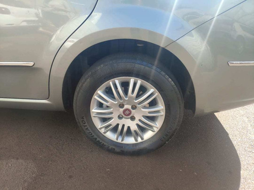 Imagem 12 de 13 de Fiat Linea Essence 1.8 16v Dualogic Flex
