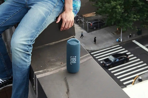 Imagen 4 de 4 de Bocina Jbl Flip 6 Bluetooth Impermeable Portátil Azul