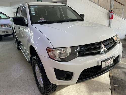 Imagen 8 de 15 de Mitsubishi L200 2.4 Mt 2015