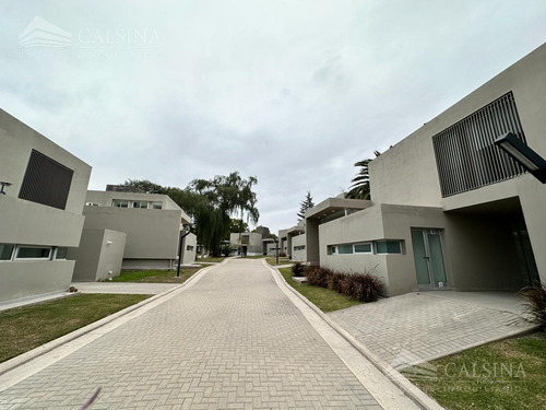 Casa En Venta En Housing Amalfi Barrio Golf De Villa Allende