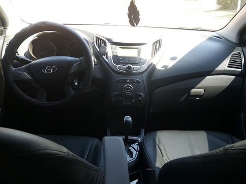 Imagem 13 de 15 de Hyundai Hb20s 1.6 Comfort Plus 16v Flex 4p Automático