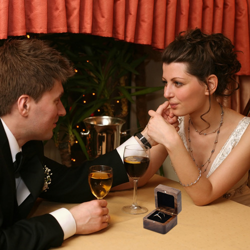 Caja De Madera Nogal Para Un Anillos De Boda O Compromiso