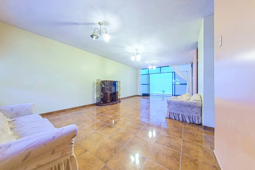 Vendo Hermosa Casa En Los Olivos, 3 Pisos 7 Hab+5 Bañ+2 Est.
