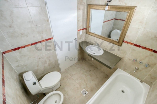 Imagen 11 de 17 de 481 Entre 25 Y 26. Casa Con 4 Dormitorios En Venta, City Bell.-