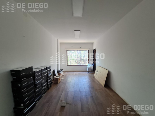 Edificio Industrial Con Gas Industrial De 7500 M2 En 3 Plantas - Bella Vista