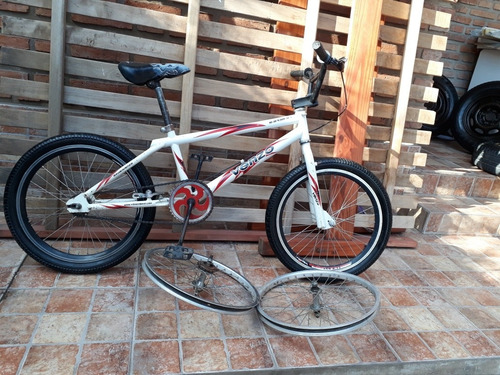 Venzo Infierno Rodado 20 Color Blanca