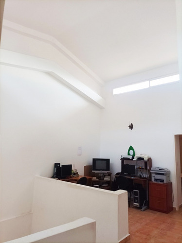 En Venta Casa De 2 Plantas Precio De Oportunidad, Cocina Concepto Abierto, Calle Cerrada, Urbanización Alto Hatillo. Ln