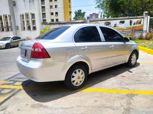 Imagen 2 de 8 de Chevrolet Aveo Lt