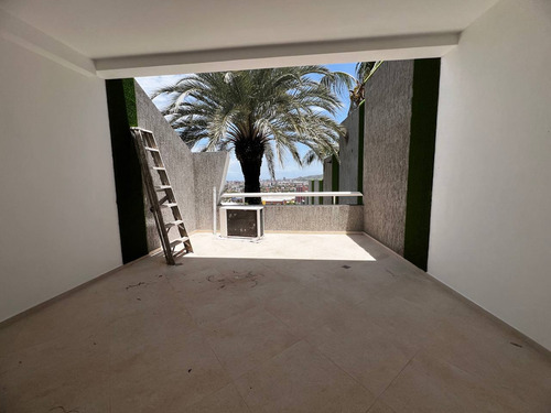 Inmueble De Lujo En La Isla De Margarita, Paraíso I, Pampatar. Casa En Obra Blanca