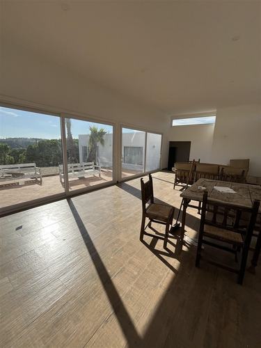 Casa En Arriendo De 4 Dorm. En Mantagua