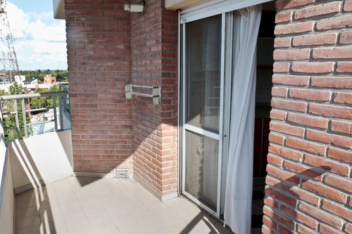Departamento En Venta - 2 Dormitorios 2 Baños - Cochera - 82mts2 - Monte Grande, Echeverría
