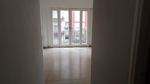 Imagen 11 de 30 de Excelente Oportunidad De Inversión De Departamento De 4 Ambientes A La Calle C/ Balcón Saliente, 68 M2 En Pleno Centro