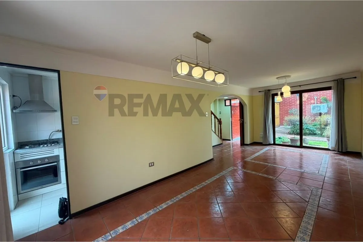 Imagen 3 de 18 de Arriendo Casa 4d-3b Condominio. Ñuñoa