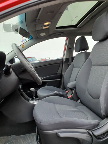 Imagen 10 de 15 de Dodge Attitude 2013 1.6 Gls Sport Sun And Park At