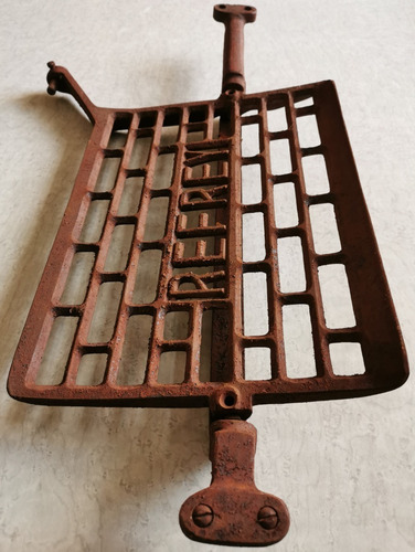 Pie De Maquina De Coser Refrey Oxidada Antigua (Usado)
