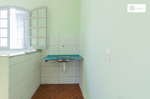 Imagem 11 de 12 de Aluguel De Casa De Fundos Com 30m² E 1 Quarto - 32004