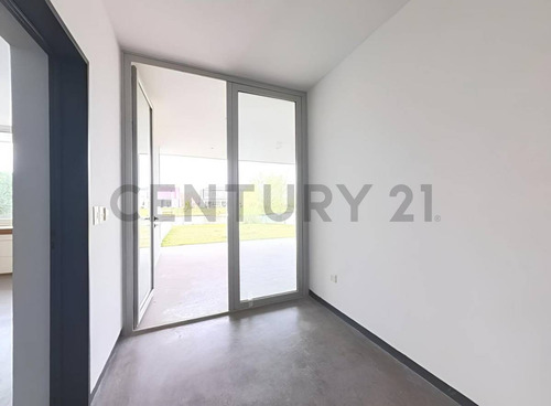 Venta De Casa 5 Dormitorios Lote En Esquina A La Laguna Principal Con Pileta