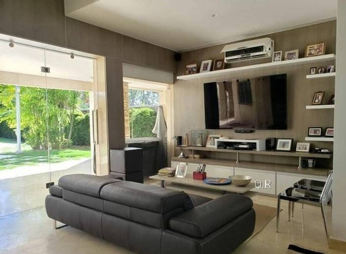 Imagen 17 de 30 de Leal Pérez Vende Majestuosa Casa En Urbanización Guataparo Con Piscina