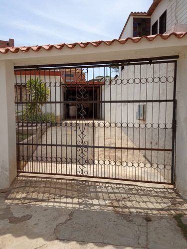 Casa Con Terreno Playa Grande
