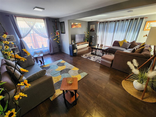 Casa En Venta De 5 Dorm. En Tiltil Ampliada Y Remodelada !!!