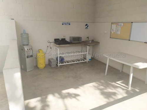 Galpón En Venta Zona Industrial 1 Barquisimeto Kenlimar Nieto 23-22033