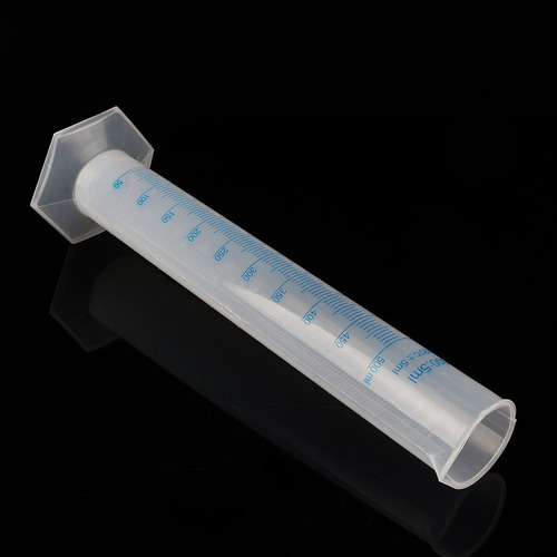 Prueba De Laboratorio De Medición Con Cilindro Graduado De P