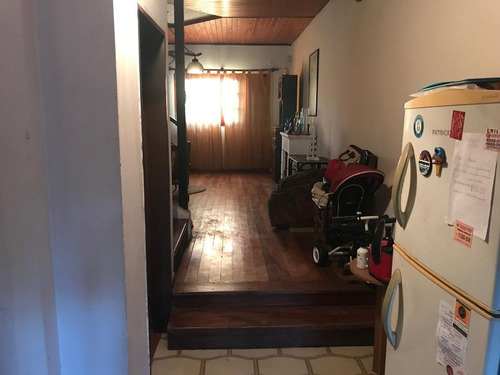 Casa En Banfield O. Con Parque! Acepta Permuta!