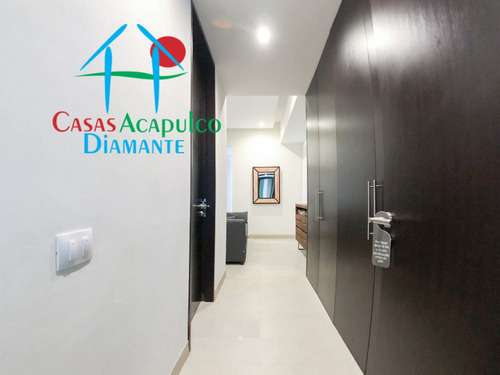Cad La Isla Gran Caimán 604. Terraza Con Vista A Los Jardines Y Albercas