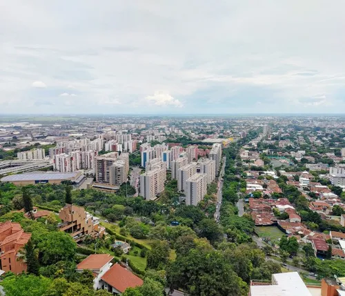 Vive En Sky Tower: Lujo Y Confort En El Corazón De Menga