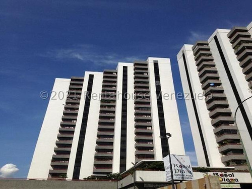  Chacao  Apartamento Venta El Rosal 82 Metros Cuadrados Dos Habitaciones Dos Baños Dos Puestos De Estacionamiento Maletero. Accesos A Las Principales Vías Y Autopista.