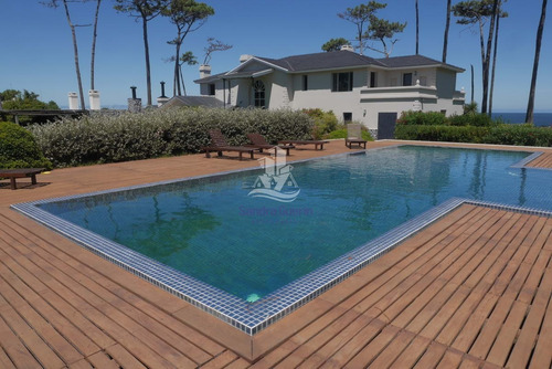 Vendo Mansión En Punta Del Este, Zona Mansa Frente Al Mar.- Ref: 28962