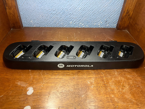Cargador Múltiple Motorola Hctn4002a Para 6 Radios (Usado)