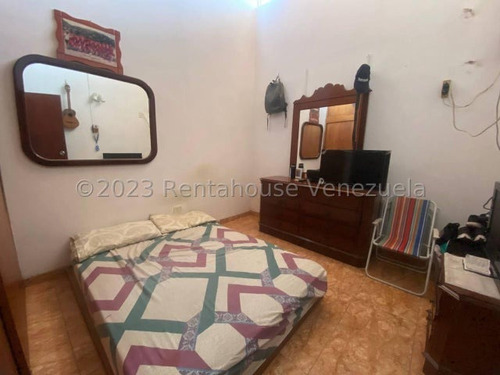 Beliz Vende.......increible Oportunidad Para Adquirir Una Casa Linda Y Acogedora En La Mejor Zona De Cabudare Cuenta Con Todo Lo Que Necesitas Para Disfrutar Un Estilo De Vida Comodo. #25-5688