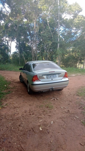 Ford Focus Sedan 1.6 Glx 4p 2006