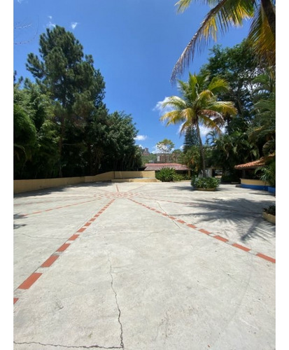 Alquilo Terreno 15.000m2 La Guairita 6011
