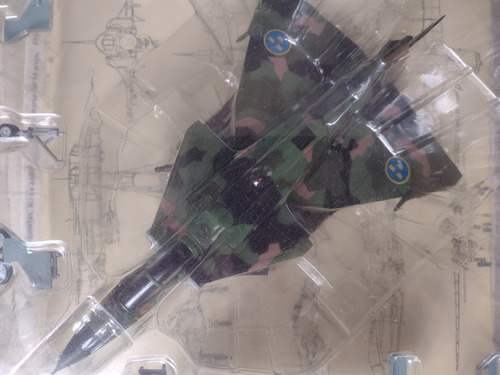 Miniatura Avião Saab J-37 Viggen 1/72 Altaya Verde (Usado)
