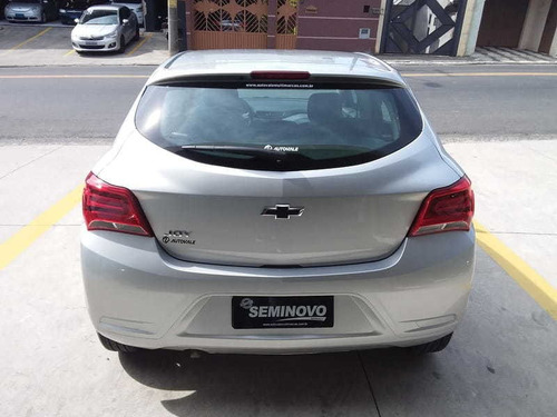 Imagem 4 de 12 de Chevrolet Onix Plus Joy Black