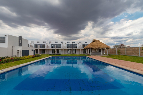 Imagen 2 de 14 de Casa En Venta Con Alberca De 2 Recamaras C/cosina Integral