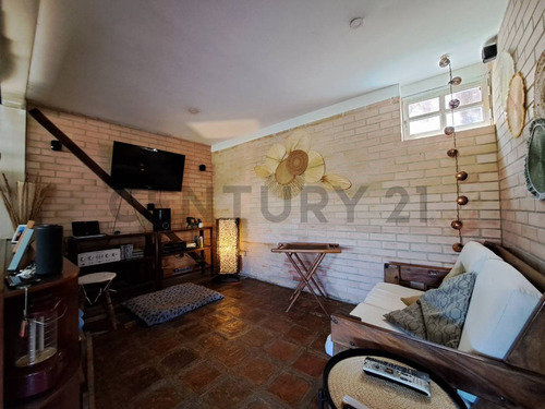 Descubre Esta Encantadora Casa, Ubicada En Lomas Del Halcón, El Hatillo