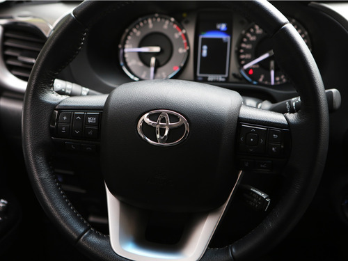 Toyota Hilux 2.8 D-4D TURBO DIESEL CD SRX 4X4 AUTOMÁTICO