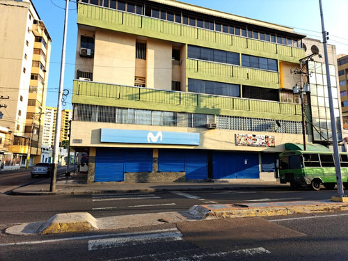 Se Alquila Local Comercial A Pie De Calle En La Av 5 De Julio En Puerto La Cruz, Anzoategui