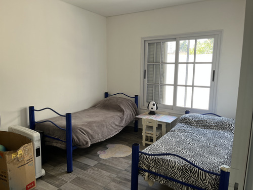 Vendo Casa Con 4 Habitaciones En Herrera, Entre Ríos.