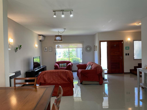Casa A La Venta - Hurlingham- Complejo Las Fincas