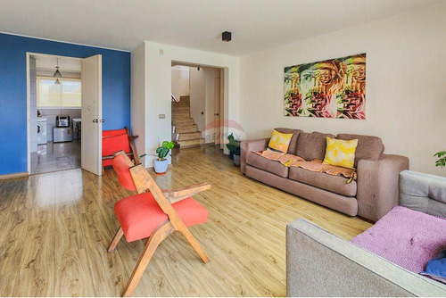 Oportunidad!! Casa Familiar, Gran Patio! 4d/3b