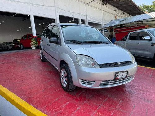 Imagen 2 de 9 de Ford Fiesta 1.6 First Hatchback Mt 2004