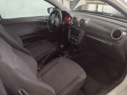 Volkswagen Saveiro 1.6 Cab. Simples Total Flex 2p